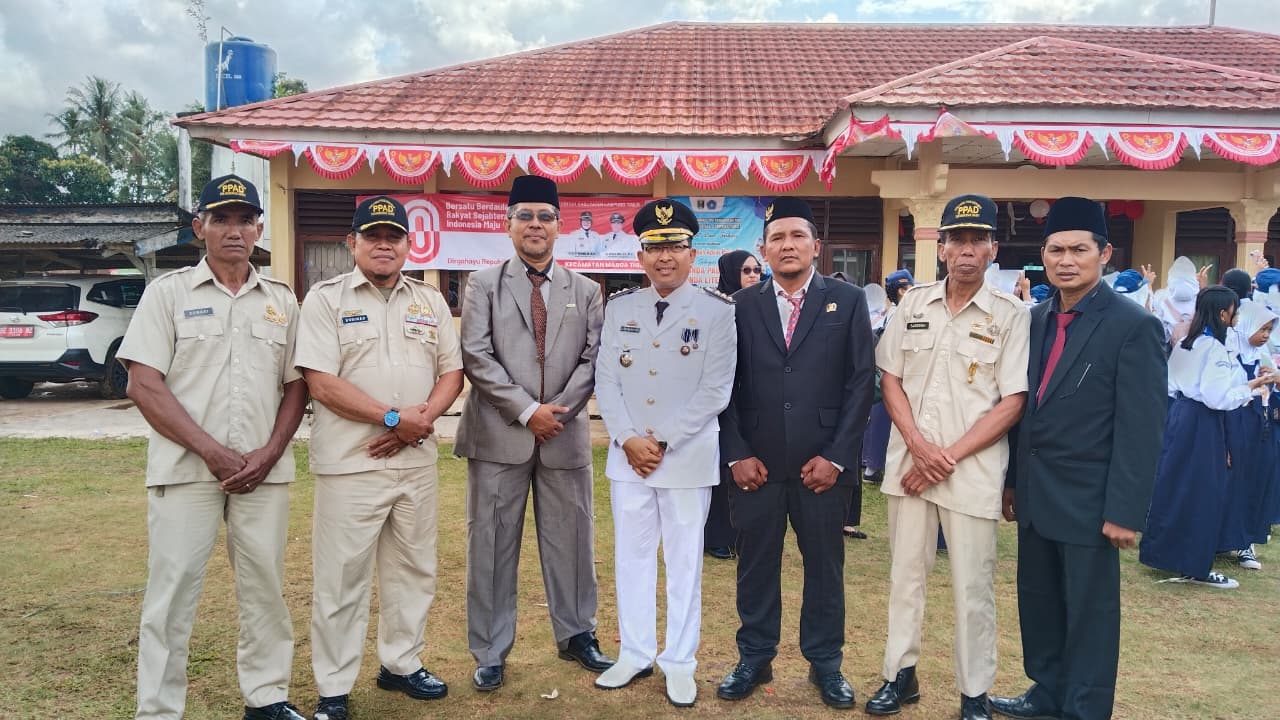 kegiatan-upacara-17-agustus-yang-laksanakan-di-kecamatan-marga-tiga